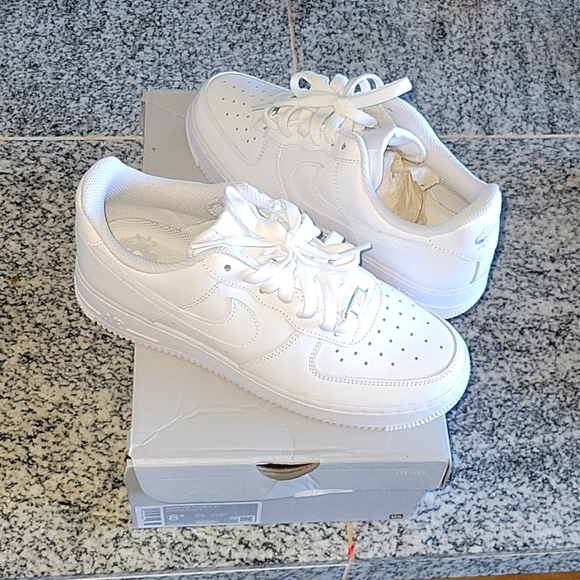 NIKE‎ AIR FORCE 1 '07 New White on White USA Outdoor Athletic Athleisure Workout - Picture 1 of 7
